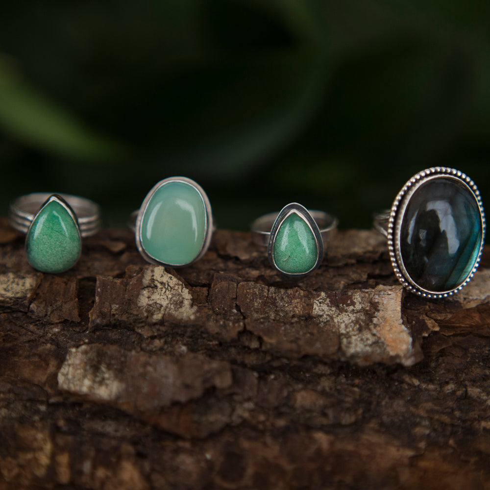 Chrysoprase Teardrop Ring – Silver Triple Band