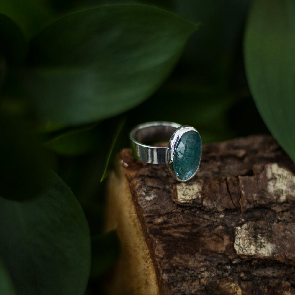 Riverstone Kyanite ring – The Elven Smith