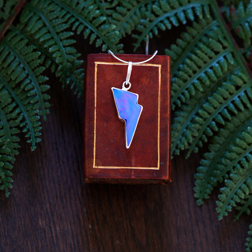 Small bolt necklace - blue