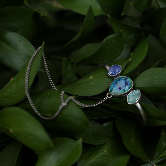 Handchain with opal