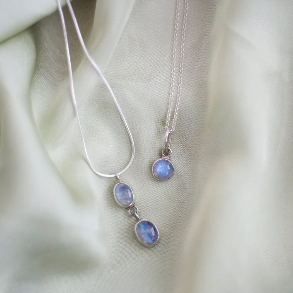 Little Light Necklace - Rainbow moonstone
