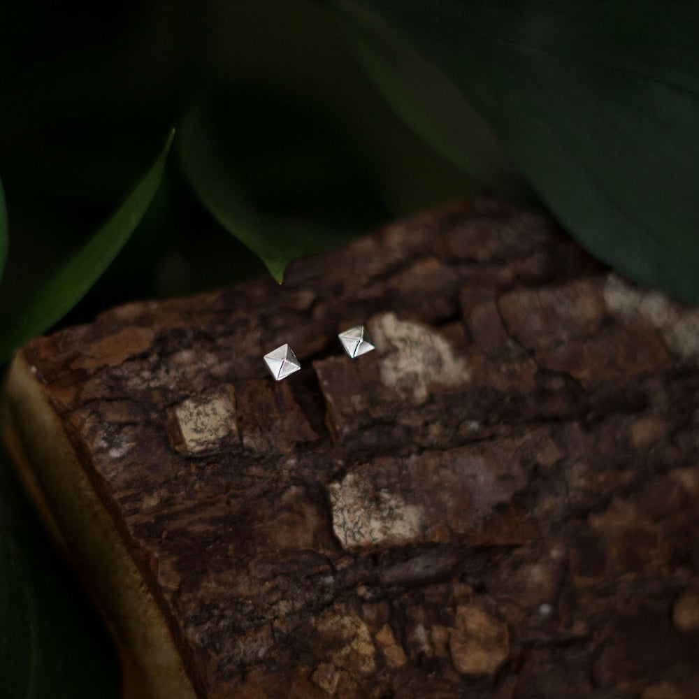 Sunroad Pyramid Studs – The Elven Smith