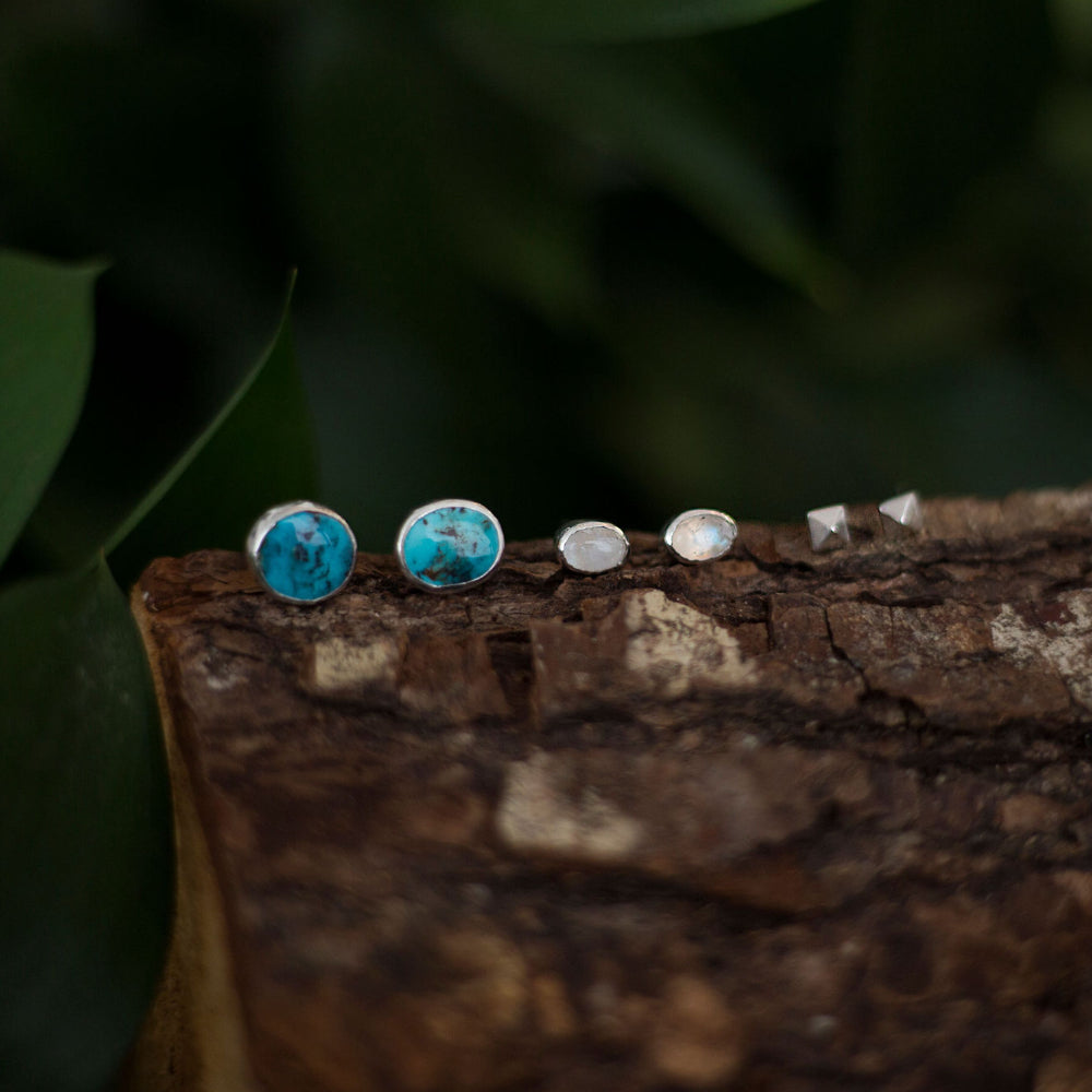 Sunroad Pyramid Studs – The Elven Smith