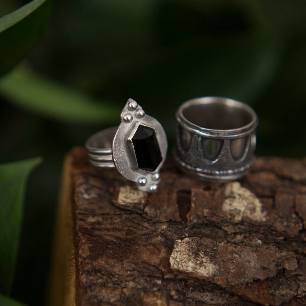 Onyx Renaissance Ring – Triple Silver Band