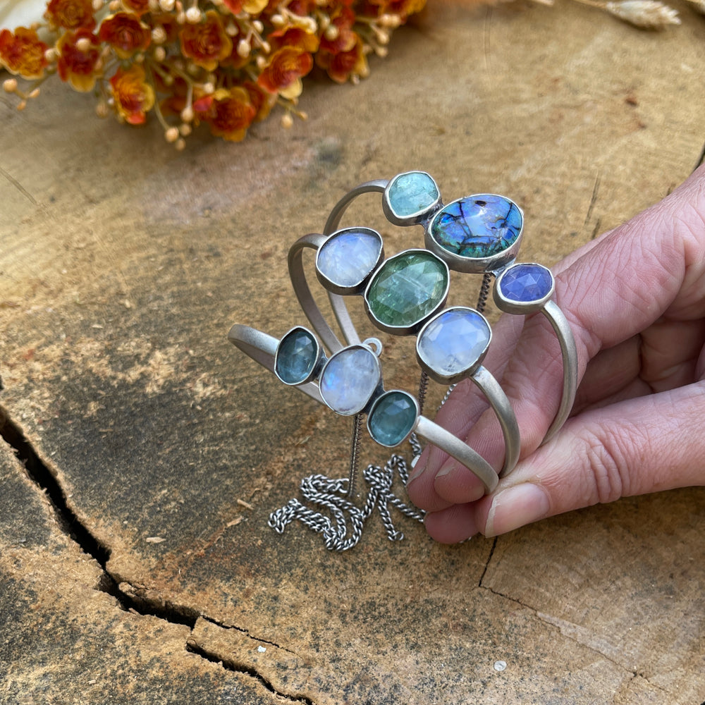 Handchain - Green Kyanite