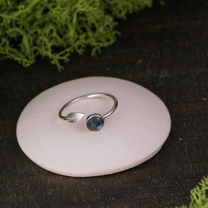 Leaf wrap ring kyanite
