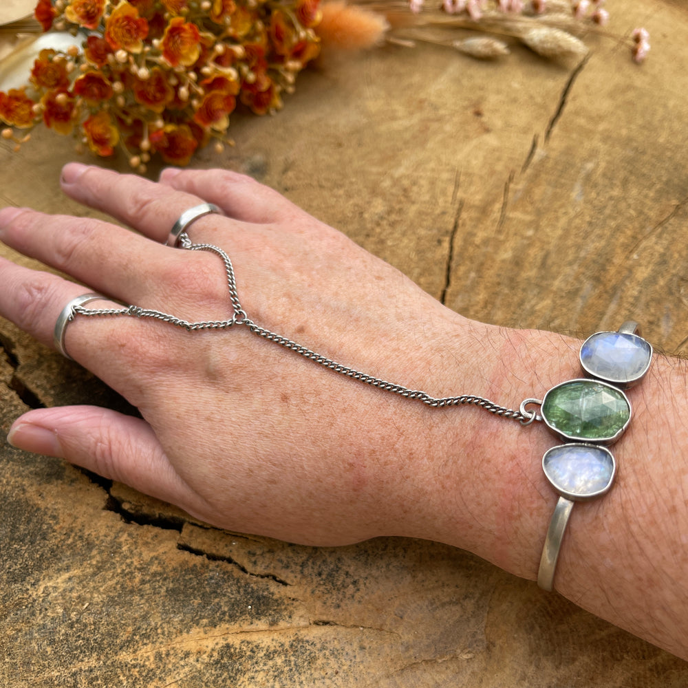Handchain - Green Kyanite