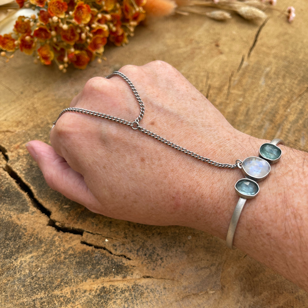 Handchain - Moonstone