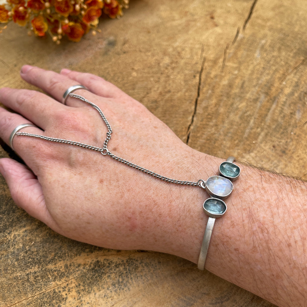 Handchain - Moonstone