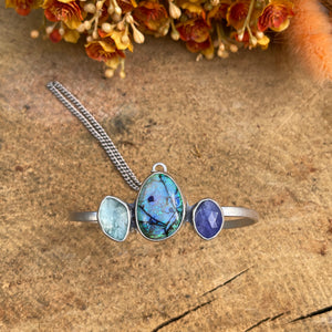 Handchain with opal