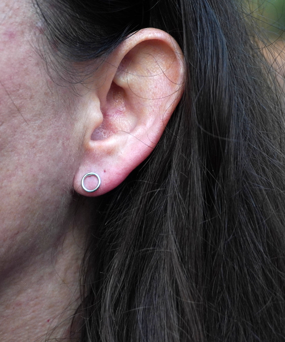 Circle studs