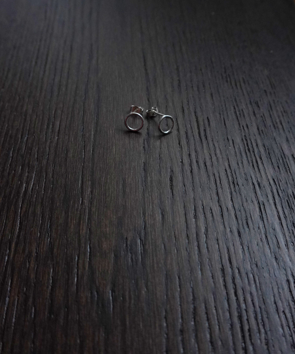 Circle studs