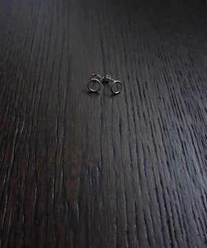Circle studs